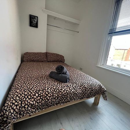 Safari Apartment, Free Parking, 10Min Walk To Blackpool Tower, Sleeps 12 エクステリア 写真