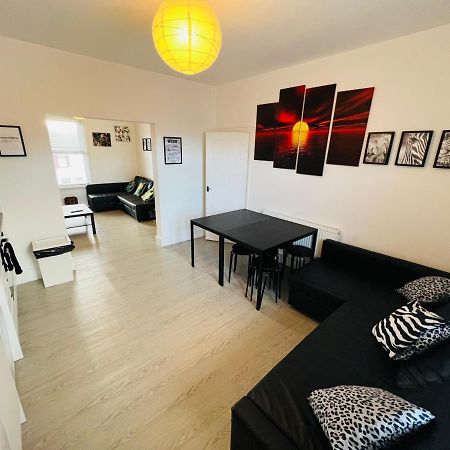 Safari Apartment, Free Parking, 10Min Walk To Blackpool Tower, Sleeps 12 エクステリア 写真