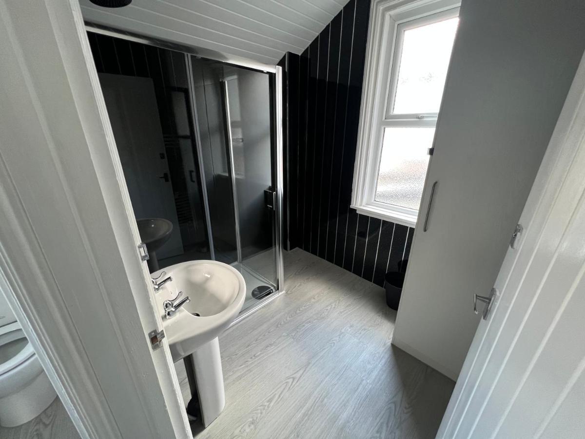 Safari Apartment, Free Parking, 10Min Walk To Blackpool Tower, Sleeps 12 エクステリア 写真