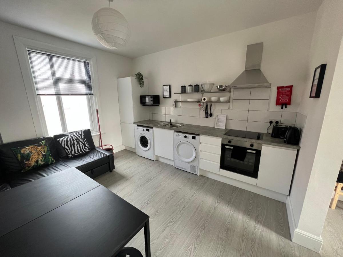 Safari Apartment, Free Parking, 10Min Walk To Blackpool Tower, Sleeps 12 エクステリア 写真