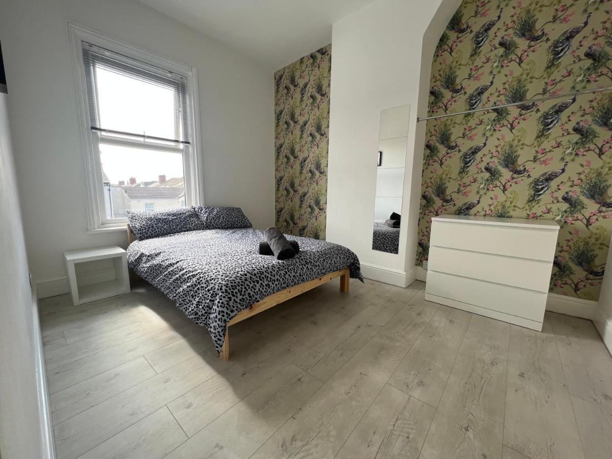 Safari Apartment, Free Parking, 10Min Walk To Blackpool Tower, Sleeps 12 エクステリア 写真