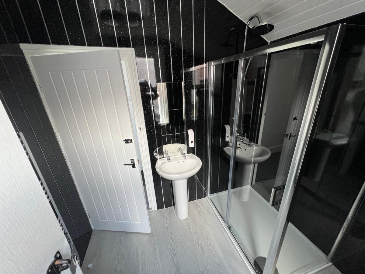 Safari Apartment, Free Parking, 10Min Walk To Blackpool Tower, Sleeps 12 エクステリア 写真