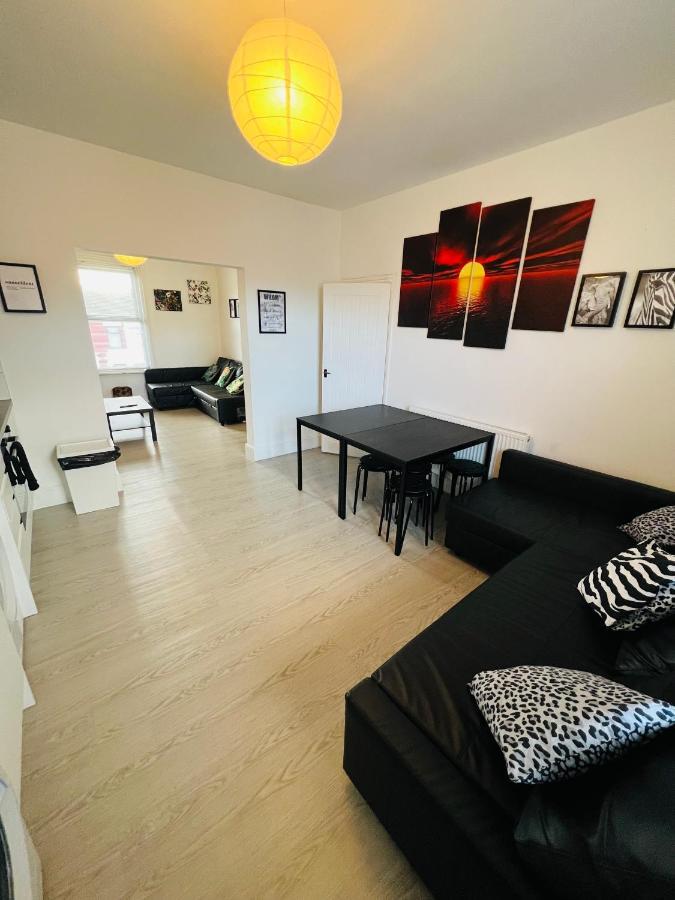 Safari Apartment, Free Parking, 10Min Walk To Blackpool Tower, Sleeps 12 エクステリア 写真