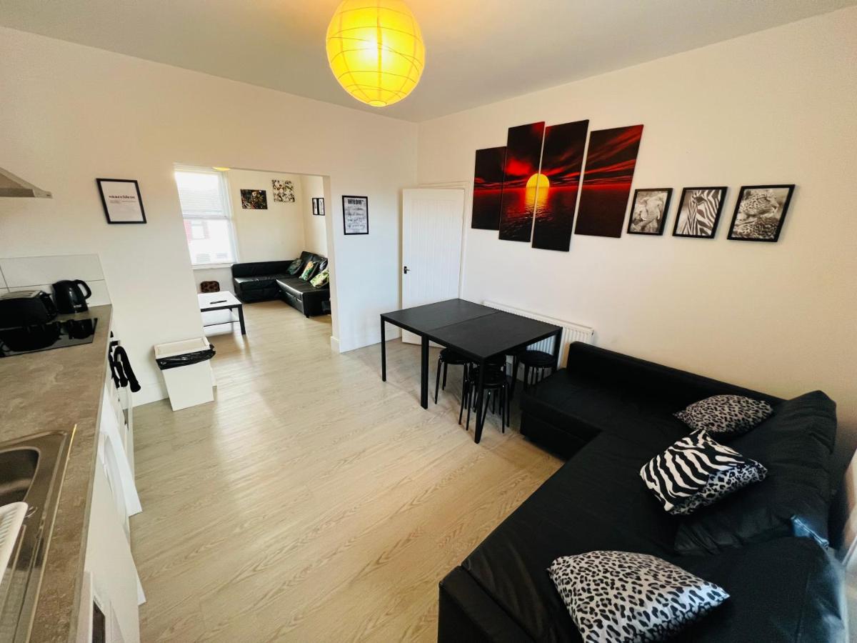 Safari Apartment, Free Parking, 10Min Walk To Blackpool Tower, Sleeps 12 エクステリア 写真