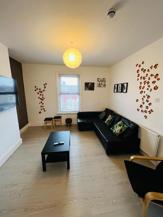 Safari Apartment, Free Parking, 10Min Walk To Blackpool Tower, Sleeps 12 エクステリア 写真